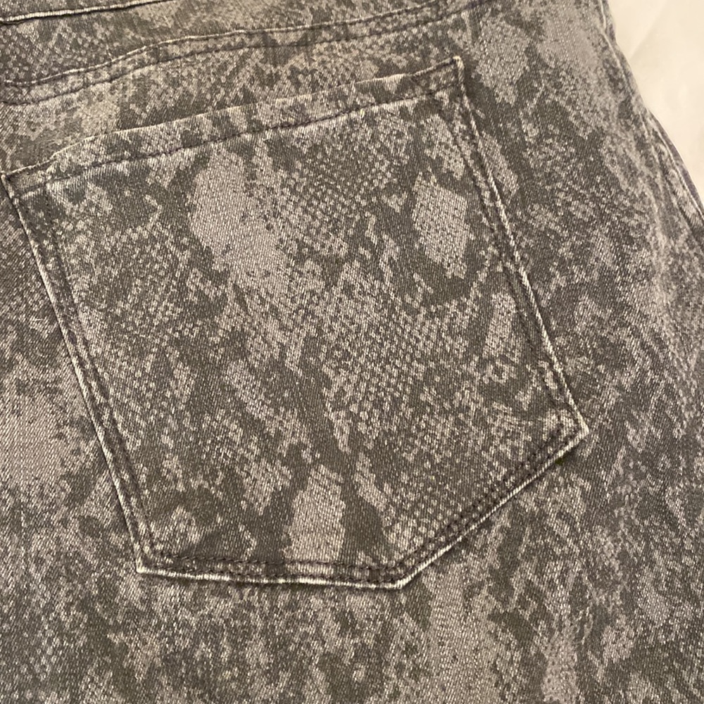 Frame Jeans - Picture 2 of 3